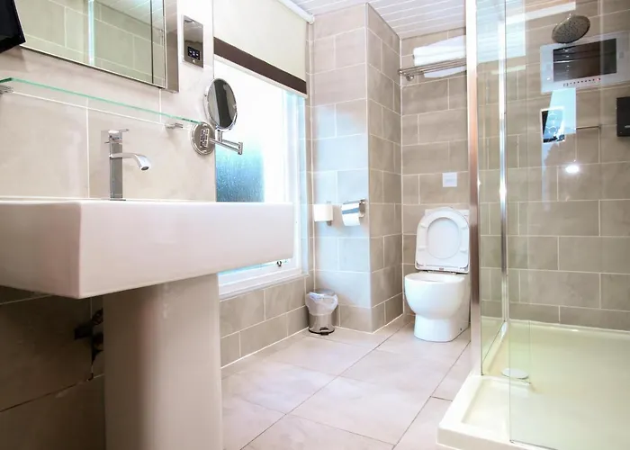 Acorn 3* Глазго