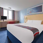 Travelodge Airport 酒店