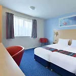 酒店 Travelodge Airport 3*