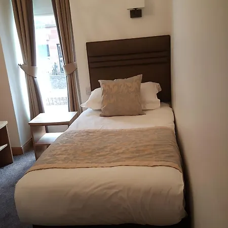Otel Mclays