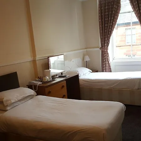 Otel Mclays 2*