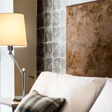 Hotel West By Compass Hospitality