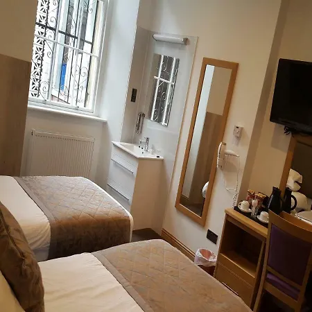 Otel Mclays 2*