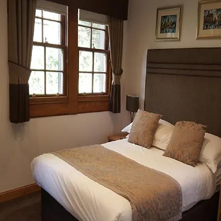 Otel Mclays 2*