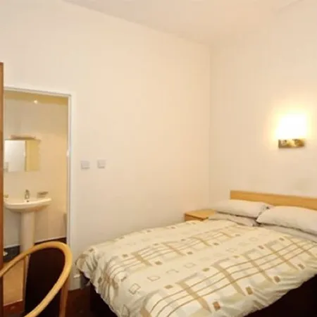 Otel Mclays 2*