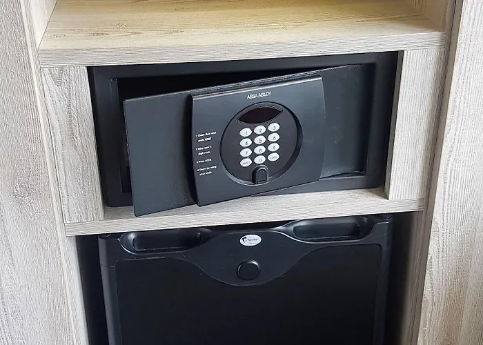 Rennie Mackintosh - Station 3* غلاسغو