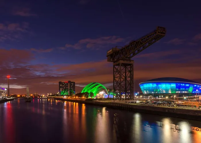 מלון Hilton Garden Centre 4*