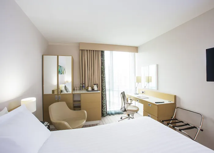 Hilton Garden Centre 4* גלאזגו