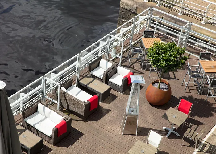 Hilton Garden Centre מלון