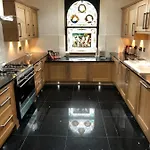 Beautiful 4-bed In Glasgow