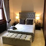 Beautiful 4-bed In * Glasgow