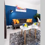 Cheerful 2 Bedroom Homely Apartment, Sleeps 4 Guest Comfy, 1x Double Bed, 2x Single Beds, Free Parking, Free Wifi, Suitable For Business, Leisure Guest, Contractors, Qe Hospital, Glasgow, Near Airport & Centre, Perfect For Common Wealth Games 20 *