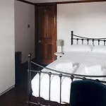 Beautiful, Traditional 2 Bed Flat W Free Parking - Pass The Keys