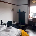 Beautiful, Traditional 2 Bed Flat W Free Parking - Pass The Keys 아파트 *