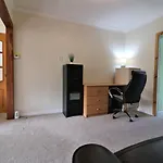 Signature - Dumbreck House * גלאזגו