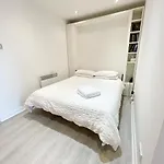 Executive 10th Floor Studio Flat *