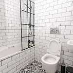 Διαμέρισμα Cheerful 2 Bedroom Homely Apartment, Sleeps 4 Guest Comfy, 3x Double Bed, Parking, Free Wifi, Suitable For Business, Leisure Guest,glasgow, West End, Near Centre, Perfect For Common Wealth Games 2026