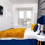 Cheerful 2 Bedroom Homely Apartment, Sleeps 4 Guest Comfy, 3x Double Bed, Parking, Free Wifi, Suitable For Business, Leisure Guest,glasgow, West End, Near Centre, Perfect For Common Wealth Games 2026 *