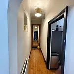 아파트 Traditional Close To Centre & Hampden