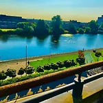 Centre G1 Penthouse With Riverviews - Duplex - 4 Bedrooms, 3 Bathrooms, Kitchen, 1 Living Room, 1 Dining Room, 2 Terraces, Parking, Floor, 2050 Sq Ft, Merchant *