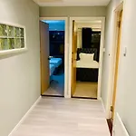 Centre G1 Penthouse With Riverviews - Duplex - 4 Bedrooms, 3 Bathrooms, Kitchen, 1 Living Room, 1 Dining Room, 2 Terraces, Parking, Floor, 2050 Sq Ft, Merchant * Glasgow