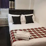 Отель The Hampton Court Глазго