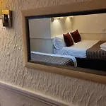 Отель The Hampton Court Глазго