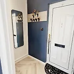 Beautiful 2bed House With Garden, Walking Distance To Town - Free Parking Глазго