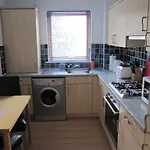 Cozy Off Road 2 Bedroom With Free Wi-fi And Private Parking Apartmán *