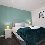 Signature - Railway House 5 Bed