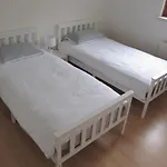 Apartmán Cozy Off Road 2 Bedroom With Free Wi-fi And Private Parking