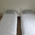 Cozy Off Road 2 Bedroom With Free Wi-fi And Private Parking