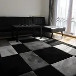 Apartmán Cozy Off Road 2 Bedroom With Free Wi-fi And Private Parking