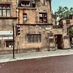 Designer House - Of / 'hillhead' West End G12 - Luxurious & Contemporary Detached House / Terrace / Garden / 'electric Car Charging' Garage Parking