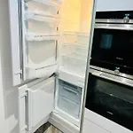 Vila Designer House - Of / 'hillhead' West End G12 - Luxurious & Contemporary Detached House / Terrace / Garden / 'electric Car Charging' Garage Parking *