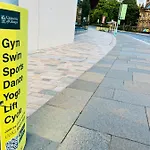 Vila Designer House - Of / 'hillhead' West End G12 - Luxurious & Contemporary Detached House / Terrace / Garden / 'electric Car Charging' Garage Parking *