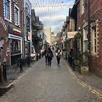 The Kelvin - Peaceful West End River View