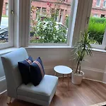 アパート Victorian 3 Bedroom Main Door Flat, King Size Beds , Large グラスゴー