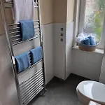 Victorian 3 Bedroom Main Door Flat, King Size Beds , Large * グラスゴー