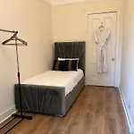 Victorian 3 Bedroom Main Door Flat, King Size Beds , Large アパート *