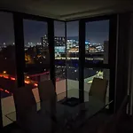 Centre Waterfront Apartmán *