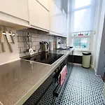 1 Bed Character Filled דירה