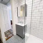 דירה 1 Bed Character Filled