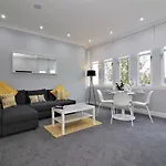 Signature - Greenlees Clubhouse Apartment Glasgow