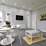 Signature - Greenlees Clubhouse Apartment Glasgow