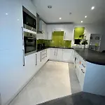 Glas Go Executive 2-bedroom Near Ovo Hydro Free Parking Apartment Glasgow