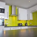 Glas Go Executive 2-bedroom Near Ovo Hydro Free Parking *