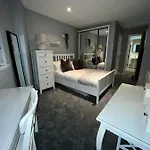 Glas Go Executive 2-bedroom Near Ovo Hydro Free Parking *