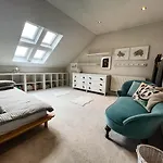 3-bed Bonny Flat - West End Centre Daire