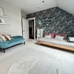 3-bed Bonny Flat - West End Centre